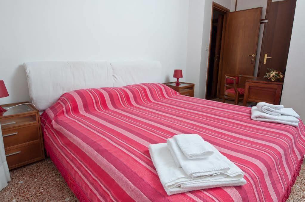 2 Passi Da Bed & Breakfast Rome Bagian luar foto